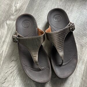 Fitflop metallic thong sandals size 7